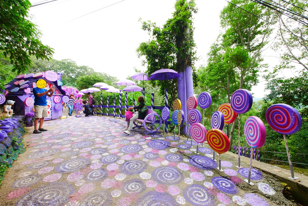 【苗栗西湖】噢哈娜咖啡屋,浪漫紫色愛情傘、夢幻紫色步道、季節限定紫藤花…苗栗情侶約會親子旅遊的好地方 @飛天璇的口袋