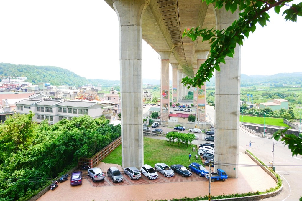 【苗栗西湖】噢哈娜咖啡屋,浪漫紫色愛情傘、夢幻紫色步道、季節限定紫藤花…苗栗情侶約會親子旅遊的好地方 @飛天璇的口袋