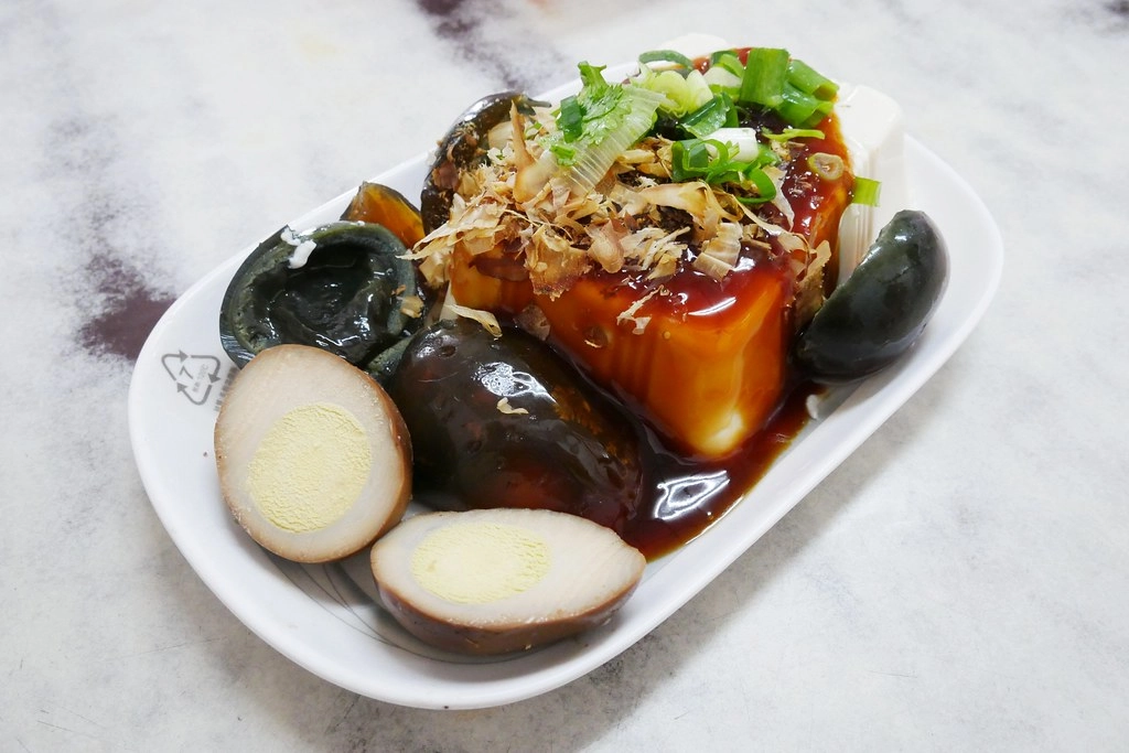 苗栗三義|金榜麵館.三義超人氣小吃美食麵館,假日總是大排長龍 @飛天璇的口袋