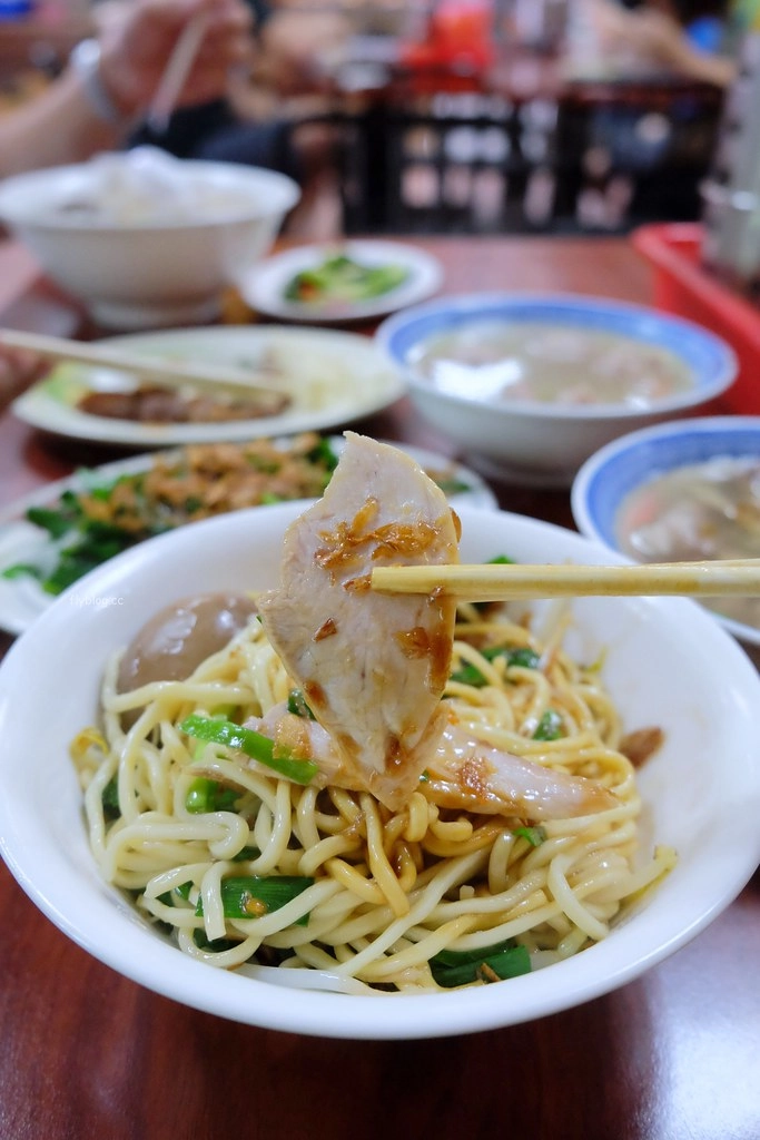 苗栗三義|賴新魁麵館.在地傳承70年的客家小吃店,三義地區必吃美食推薦 @飛天璇的口袋