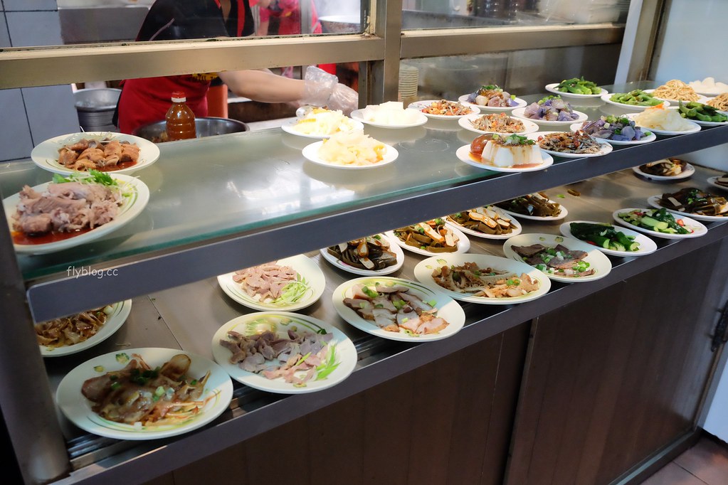 苗栗三義|賴新魁麵館.在地傳承70年的客家小吃店,三義地區必吃美食推薦 @飛天璇的口袋