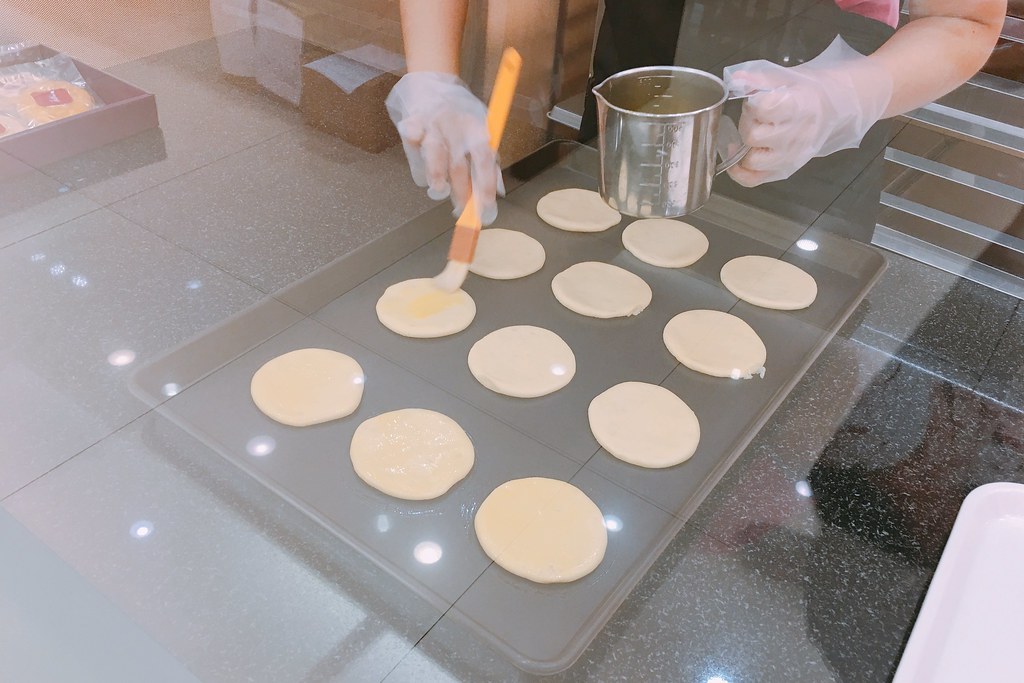 皇樓 Emperor|台中伴手禮!香噴噴現烤漢餅,顛覆對中式漢餅的想像 @飛天璇的口袋