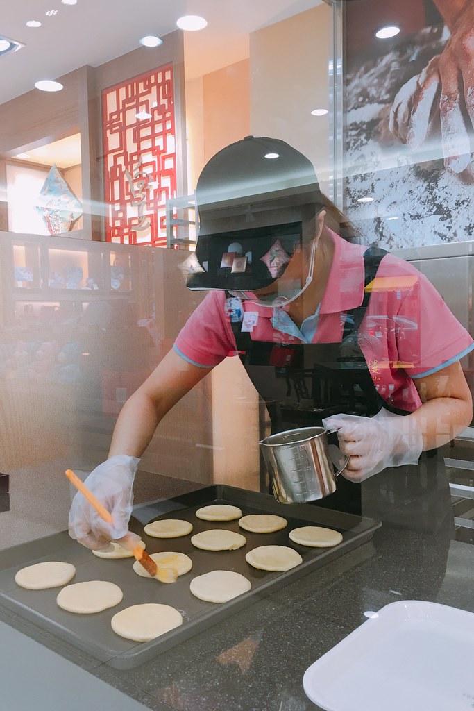 皇樓 Emperor|台中伴手禮!香噴噴現烤漢餅,顛覆對中式漢餅的想像 @飛天璇的口袋