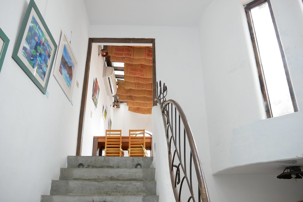 田尾綠海咖啡館|唯美純白希臘建築景觀餐廳,佈滿花花草草的綠色庭院 @飛天璇的口袋