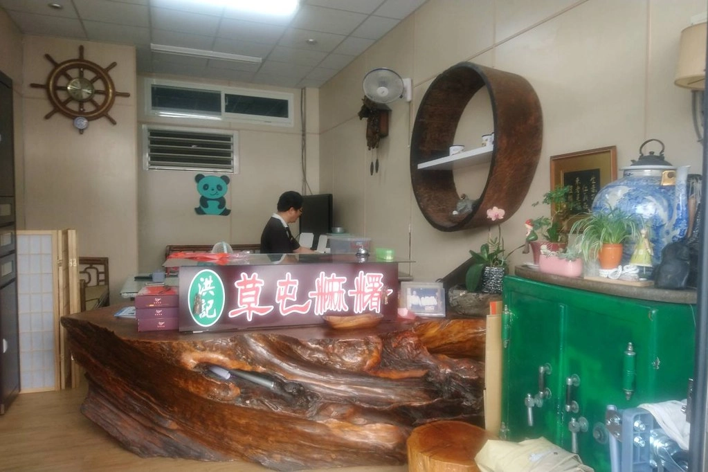 台中南區|洪記草屯麻糬.50年老字號古早味,忠孝夜市隱藏版麻糬 @飛天璇的口袋