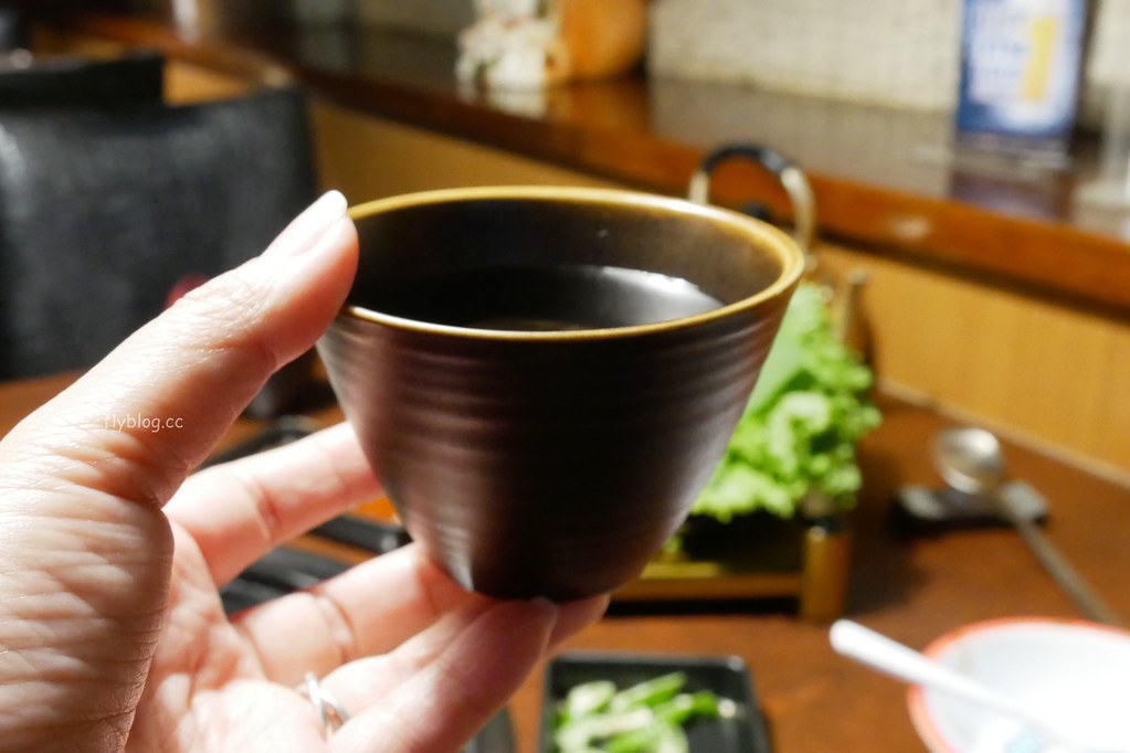 韓金館|網友評價台北最道地的韓式餐廳,終於吃到思思念念的馬鈴薯鍋,有芝麻葉就給讚! @飛天璇的口袋