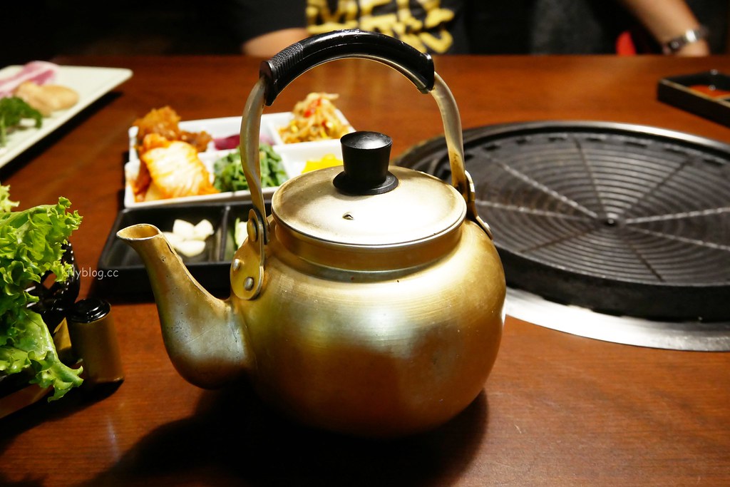 韓金館|網友評價台北最道地的韓式餐廳,終於吃到思思念念的馬鈴薯鍋,有芝麻葉就給讚! @飛天璇的口袋