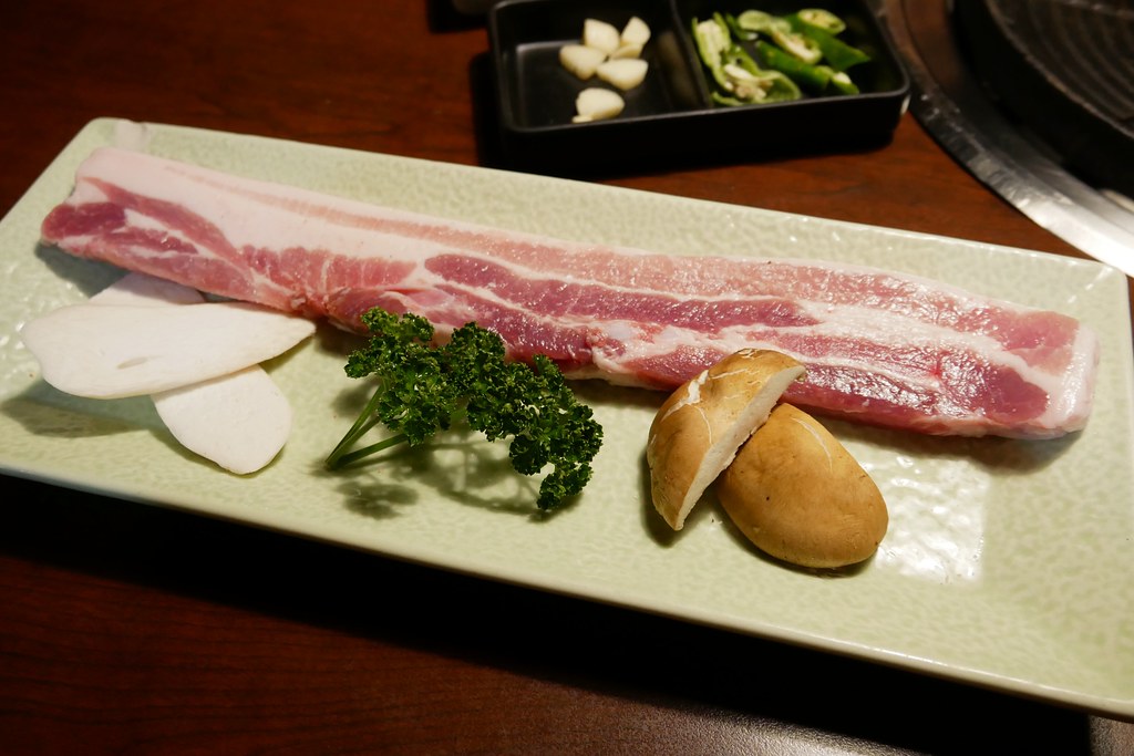 韓金館|網友評價台北最道地的韓式餐廳,終於吃到思思念念的馬鈴薯鍋,有芝麻葉就給讚! @飛天璇的口袋