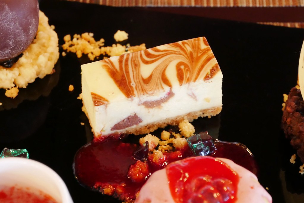 亞都麗緻大飯店巴賽麗廳|暑假瘋科幻下午茶!地心歷險記華麗啟程 X 主廚冰島鹹點探索北國美味 X 造型甜點共譜文學瑰麗篇章 @飛天璇的口袋