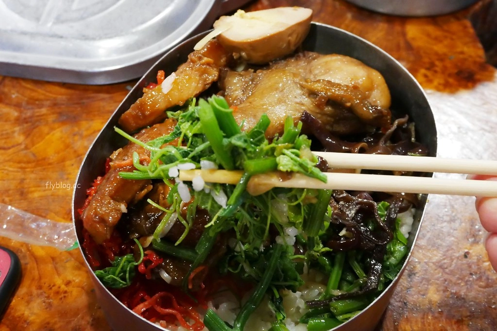 嘉義竹崎|奮起湖戰斧軟燒肉,懷舊便當飄香奮起湖,承傳80年的好味道 @飛天璇的口袋