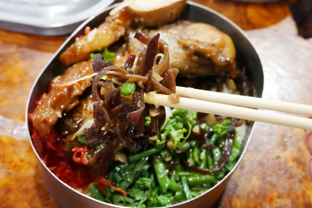 嘉義竹崎|奮起湖戰斧軟燒肉,懷舊便當飄香奮起湖,承傳80年的好味道 @飛天璇的口袋