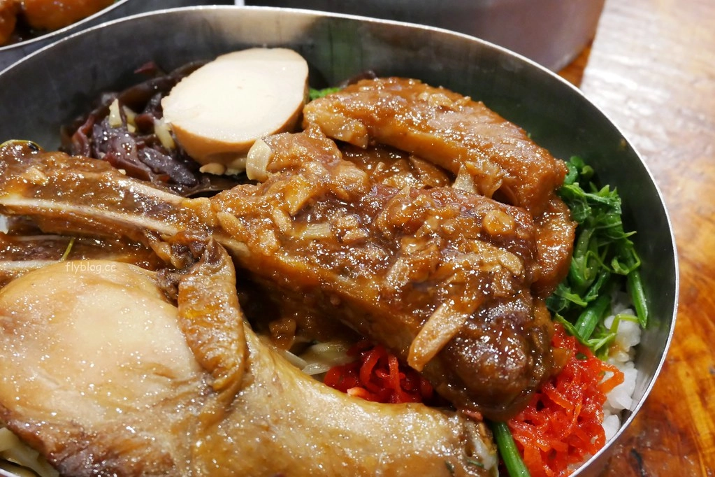 嘉義竹崎|奮起湖戰斧軟燒肉,懷舊便當飄香奮起湖,承傳80年的好味道 @飛天璇的口袋