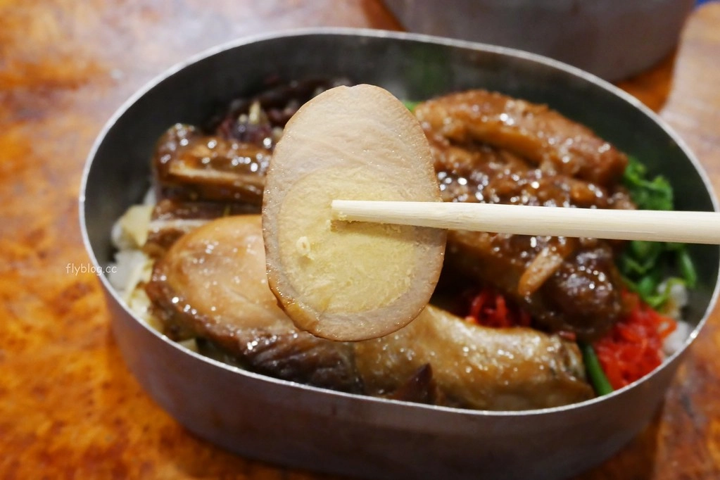 嘉義竹崎|奮起湖戰斧軟燒肉,懷舊便當飄香奮起湖,承傳80年的好味道 @飛天璇的口袋