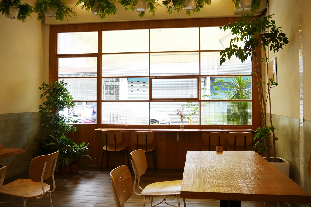 嘉義西區|伴伴鬆餅:老宅賦與新生命,嘉義超人氣鬆餅店,等待絕對是值得的 @飛天璇的口袋