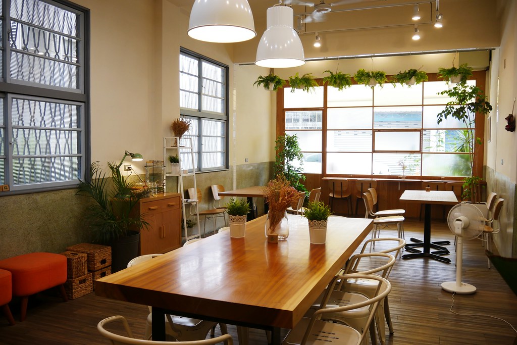 嘉義西區|伴伴鬆餅:老宅賦與新生命,嘉義超人氣鬆餅店,等待絕對是值得的 @飛天璇的口袋