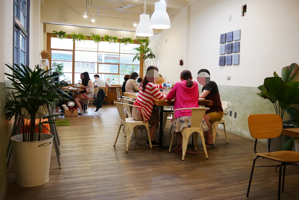 嘉義西區|伴伴鬆餅:老宅賦與新生命,嘉義超人氣鬆餅店,等待絕對是值得的 @飛天璇的口袋