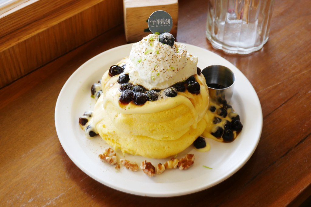 嘉義西區|伴伴鬆餅:老宅賦與新生命,嘉義超人氣鬆餅店,等待絕對是值得的 @飛天璇的口袋