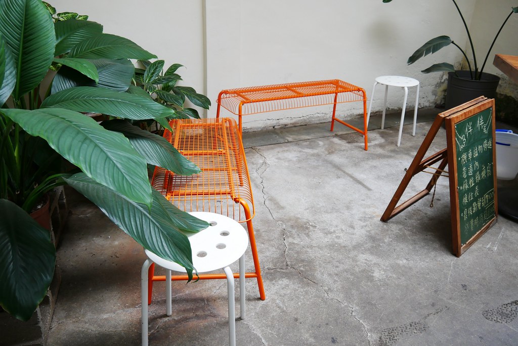 嘉義西區|伴伴鬆餅:老宅賦與新生命,嘉義超人氣鬆餅店,等待絕對是值得的 @飛天璇的口袋