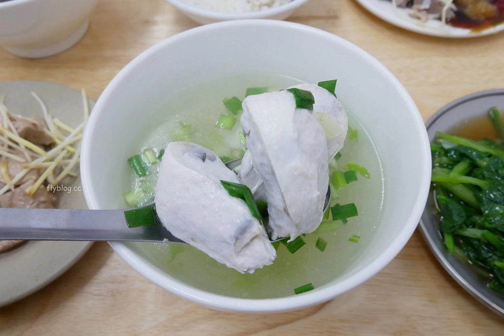 小林火雞肉飯┃台中北屯:多家媒體採訪報導,招牌魚肚丸湯必點,還備有自家停車場 @飛天璇的口袋