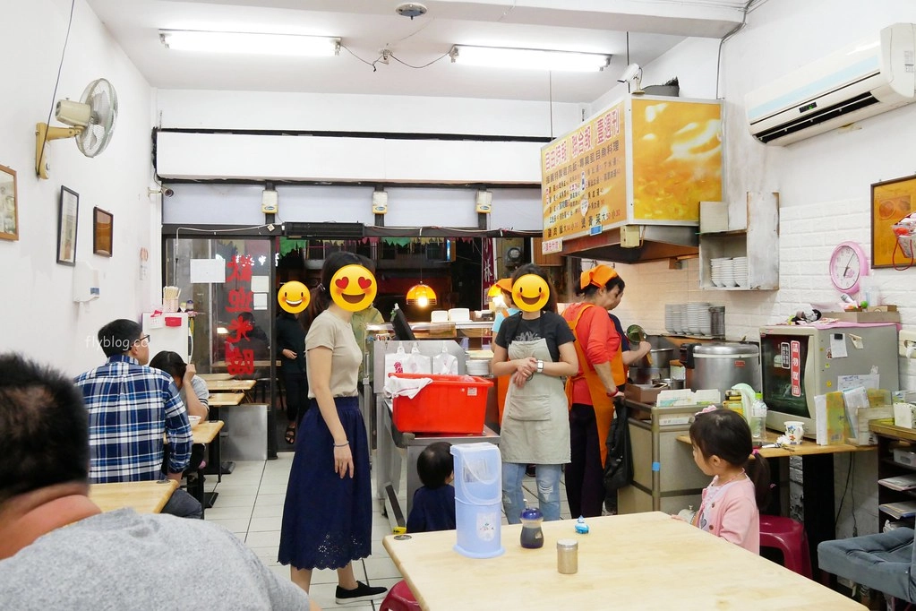 小林火雞肉飯┃台中北屯:多家媒體採訪報導,招牌魚肚丸湯必點,還備有自家停車場 @飛天璇的口袋