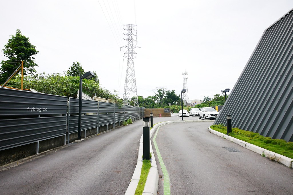 嘉義民雄|民雄星巴克,歐洲教堂式建築星巴克,嘉義最潮的IG打卡景點 @飛天璇的口袋