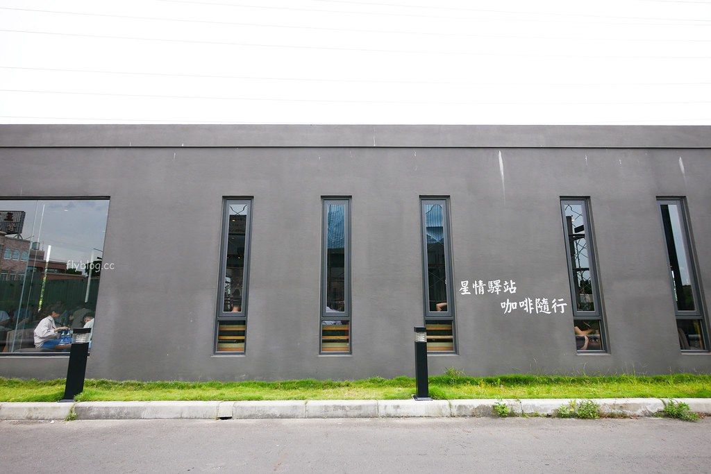 嘉義民雄|民雄星巴克,歐洲教堂式建築星巴克,嘉義最潮的IG打卡景點 @飛天璇的口袋