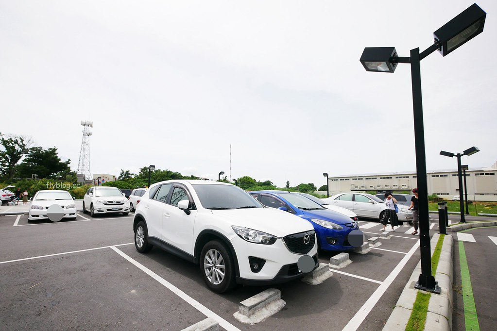 嘉義民雄|民雄星巴克,歐洲教堂式建築星巴克,嘉義最潮的IG打卡景點 @飛天璇的口袋