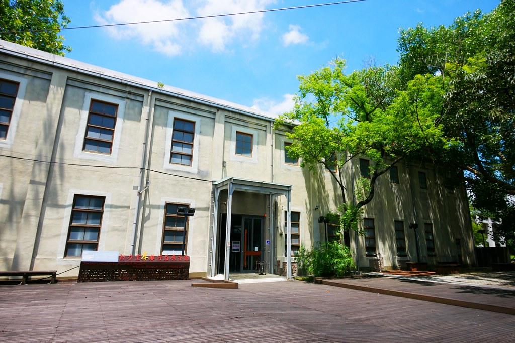 嘉義製材所園區┃嘉義景點:網紅IG拍照打卡新景點,藍天白雲大草原好悠閒,隱身城市中的小清新 @飛天璇的口袋