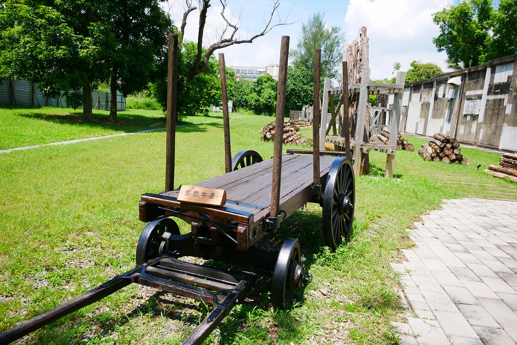 嘉義製材所園區┃嘉義景點:網紅IG拍照打卡新景點,藍天白雲大草原好悠閒,隱身城市中的小清新 @飛天璇的口袋