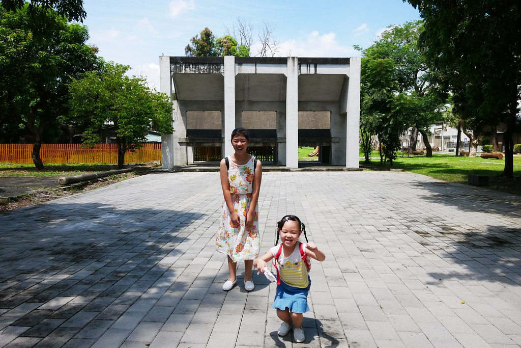 嘉義製材所園區┃嘉義景點:網紅IG拍照打卡新景點,藍天白雲大草原好悠閒,隱身城市中的小清新 @飛天璇的口袋