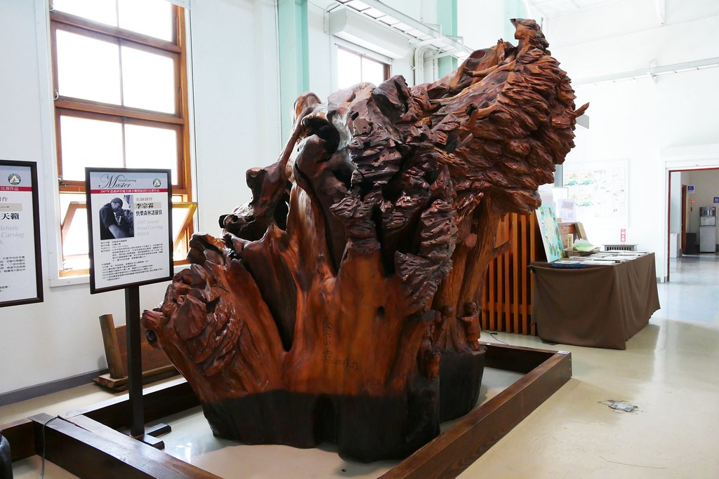 嘉義製材所園區┃嘉義景點:網紅IG拍照打卡新景點,藍天白雲大草原好悠閒,隱身城市中的小清新 @飛天璇的口袋