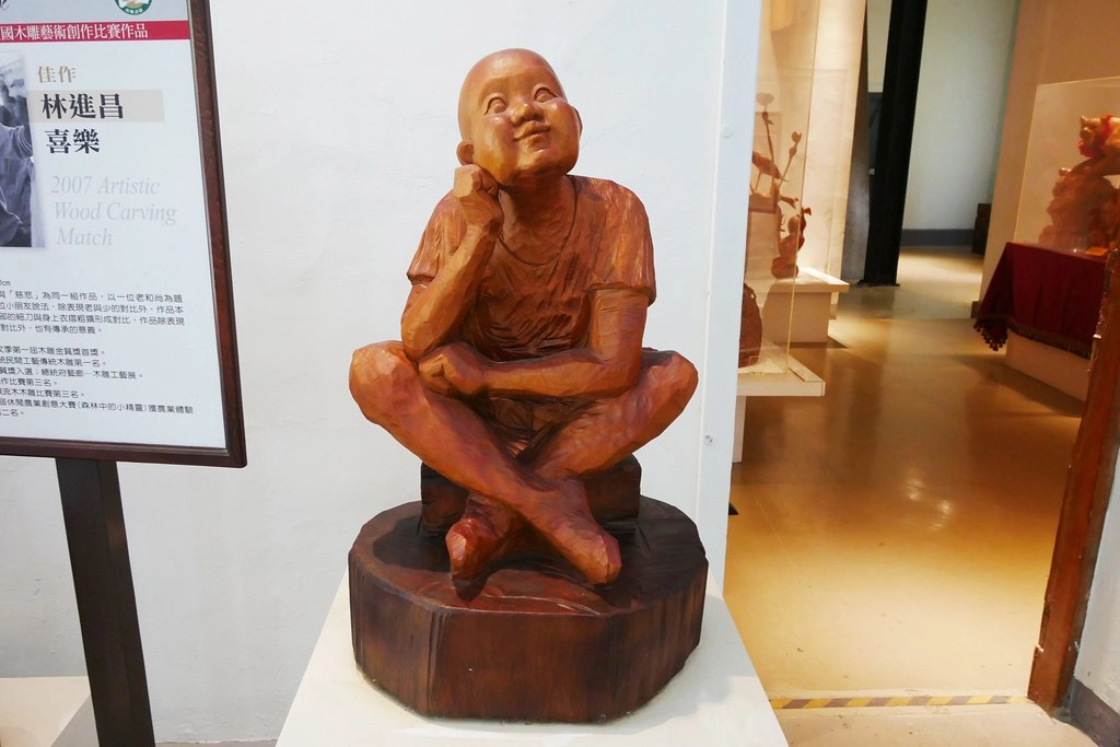 嘉義製材所園區┃嘉義景點:網紅IG拍照打卡新景點,藍天白雲大草原好悠閒,隱身城市中的小清新 @飛天璇的口袋