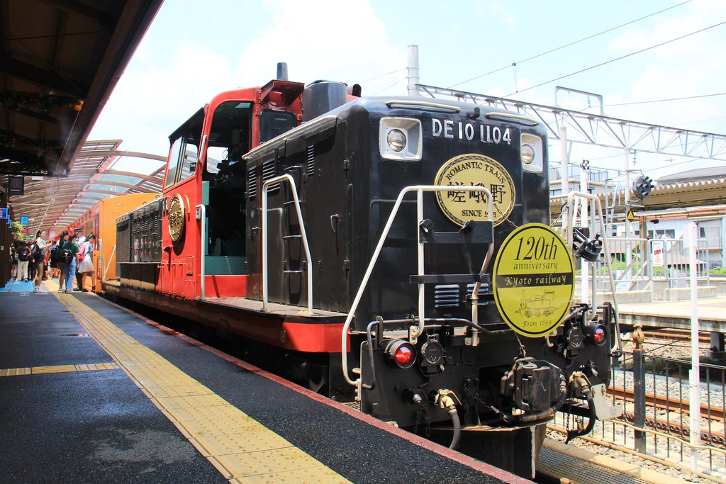 日本京都|嵐山一日遊.搭乘嵐山小火車,京馬車 – 嵐山小火車 – 車折神社一日遊路線 @飛天璇的口袋