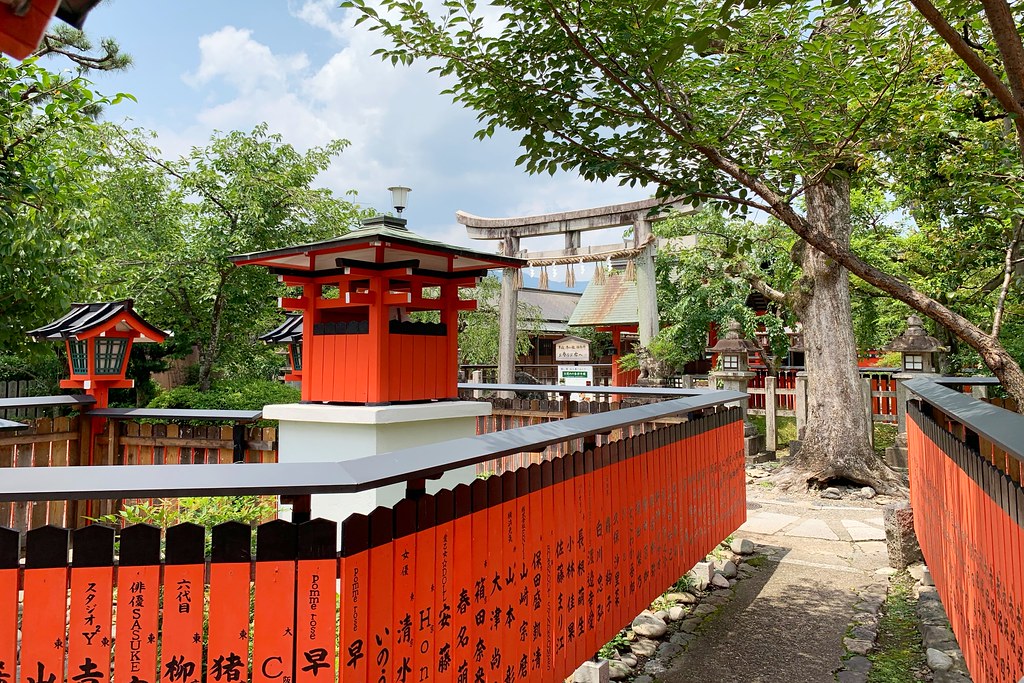 日本京都|嵐山一日遊.搭乘嵐山小火車,京馬車 – 嵐山小火車 – 車折神社一日遊路線 @飛天璇的口袋
