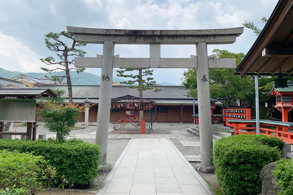 日本京都|嵐山一日遊.搭乘嵐山小火車,京馬車 – 嵐山小火車 – 車折神社一日遊路線 @飛天璇的口袋