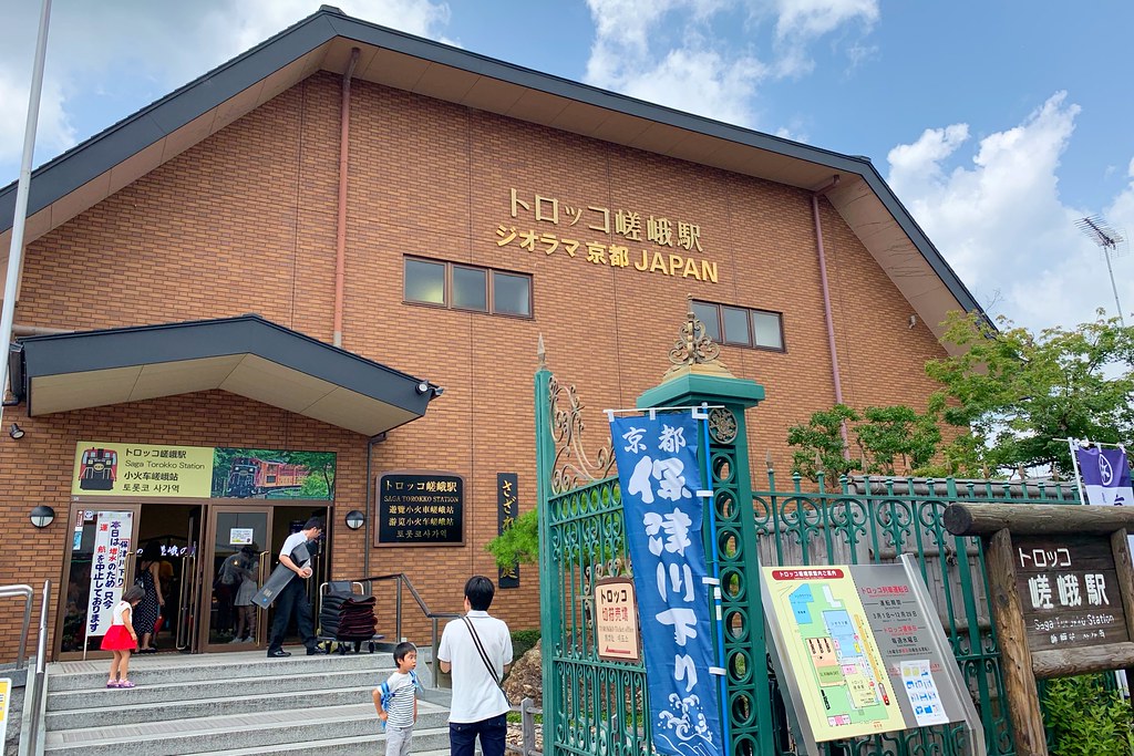 日本京都|嵐山一日遊.搭乘嵐山小火車,京馬車 – 嵐山小火車 – 車折神社一日遊路線 @飛天璇的口袋