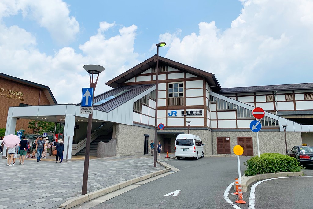 日本京都|嵐山一日遊.搭乘嵐山小火車,京馬車 – 嵐山小火車 – 車折神社一日遊路線 @飛天璇的口袋