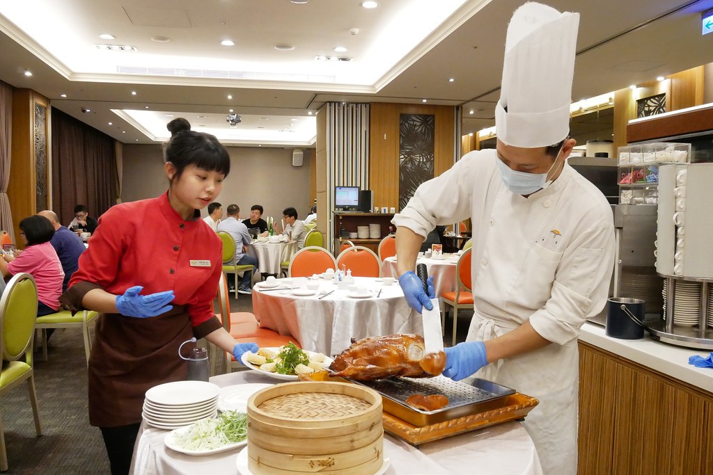 福容大飯店阿基師藝文茶樓⎜桃園美食:宜蘭溫泉養殖櫻桃鴨,手作京式片皮鴨一鴨三吃 @飛天璇的口袋