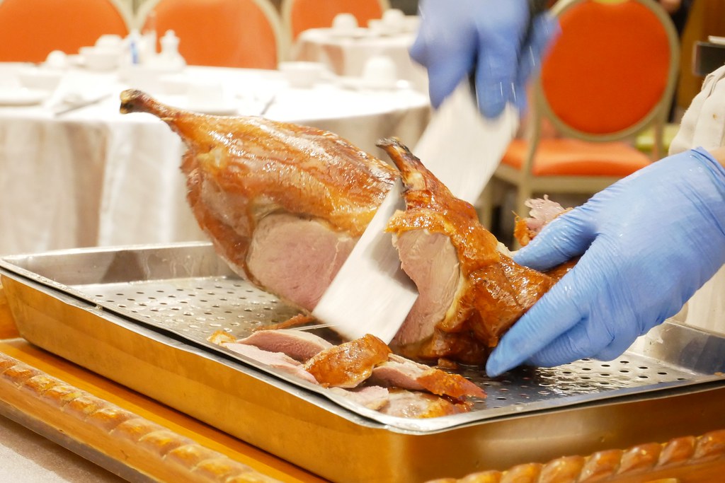 福容大飯店阿基師藝文茶樓⎜桃園美食:宜蘭溫泉養殖櫻桃鴨,手作京式片皮鴨一鴨三吃 @飛天璇的口袋