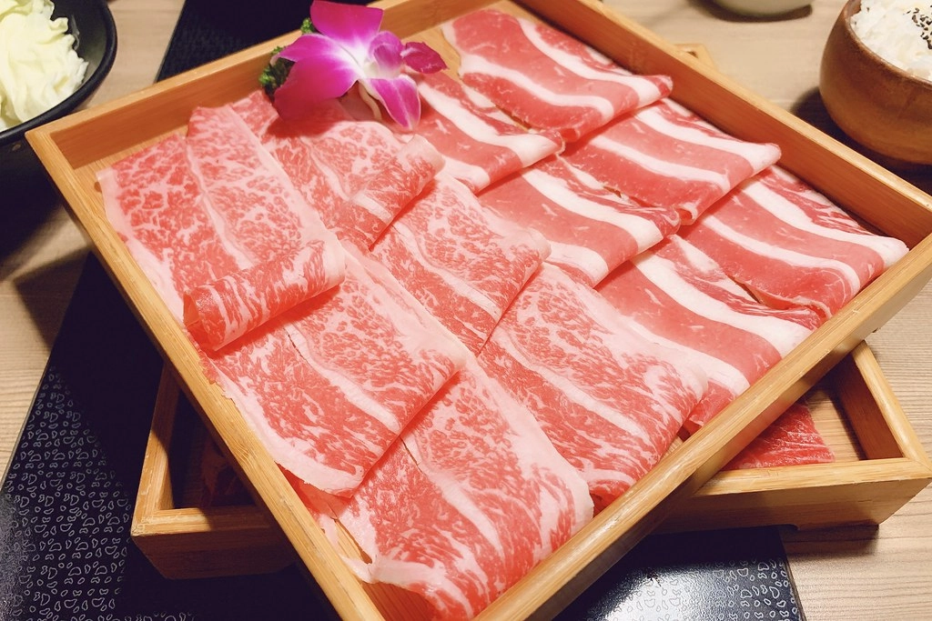 台中南屯|灰鴿.台中鍋烤節第二名火鍋,壽星禮幾歲生日送幾隻蝦 @飛天璇的口袋