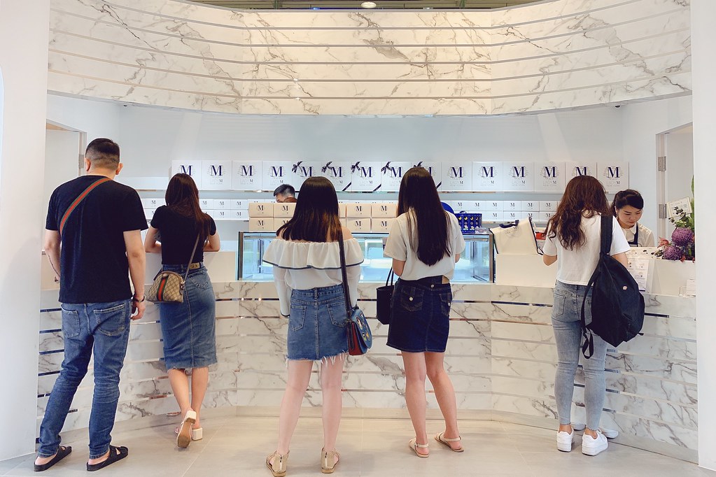 台中Lady M千層蛋糕|紐約殿堂級千層蛋糕進駐台中,新光三越一樓還有台中限定獨家口味 @飛天璇的口袋