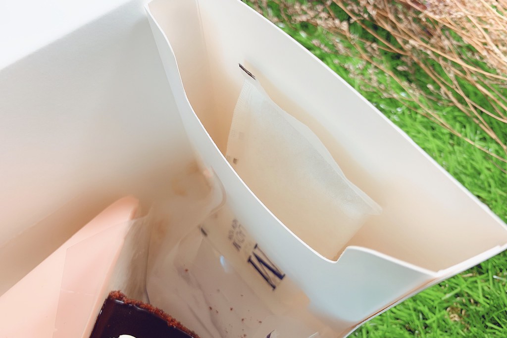 台中Lady M千層蛋糕|紐約殿堂級千層蛋糕進駐台中,新光三越一樓還有台中限定獨家口味 @飛天璇的口袋