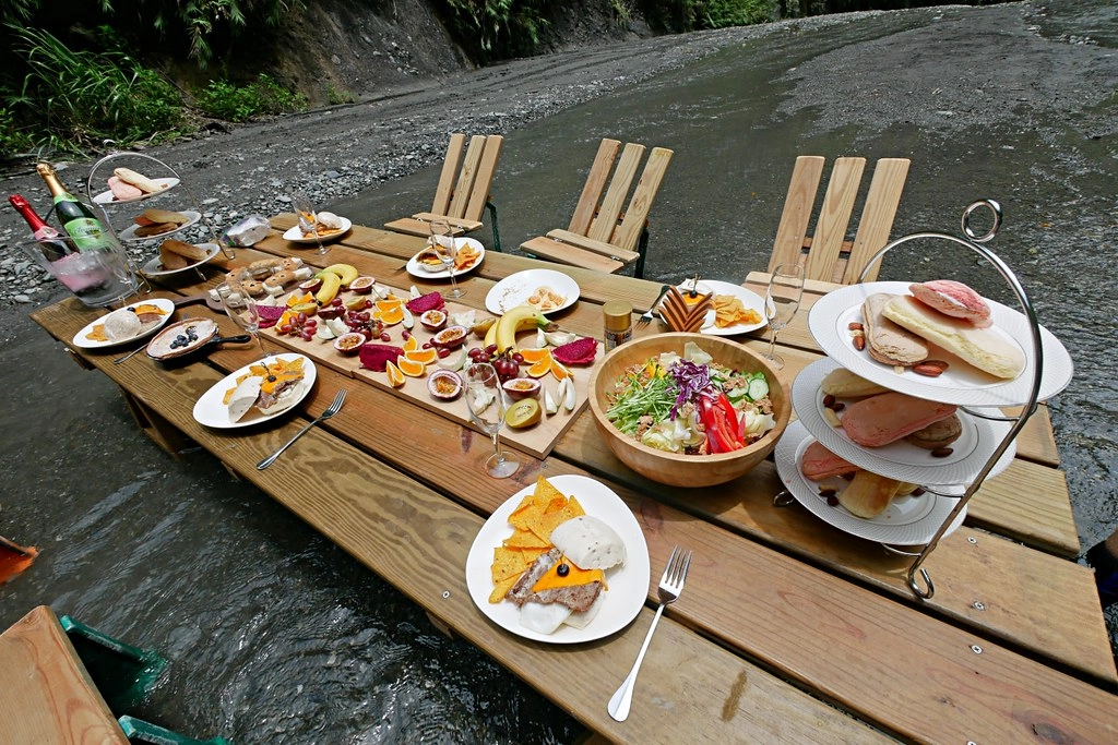 花蓮壽豐|溪畔餐桌|秘境豪華BBQ野炊體驗,專人野溪搭帳篷帶溯溪,花蓮超浮誇溪邊下午茶 @飛天璇的口袋
