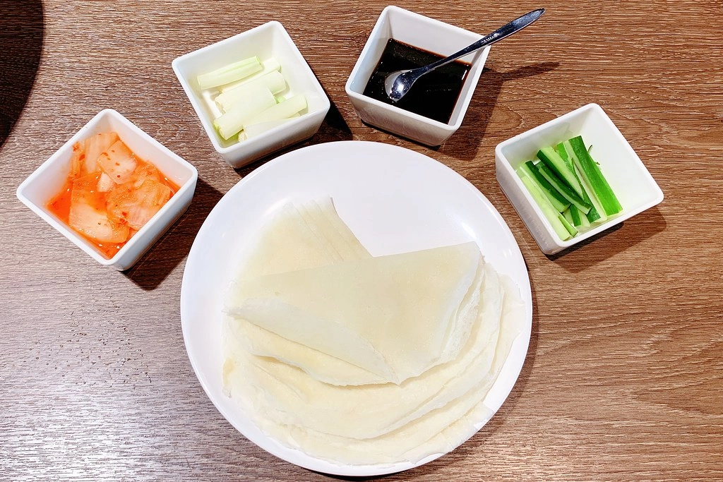 金磚柴火火焰烤鴨┃台中西屯:全聚德技法櫻桃鴨11吃,超人氣烤鴨餐廳進駐中科商圈 @飛天璇的口袋