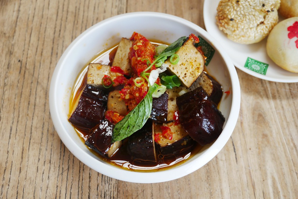 花蓮美食|王記茶舖|花蓮版春水堂之稱的王記茶舖,漂亮的類清水模建築,充滿禪意的中式古典,聊天吃飯的好去趣 @飛天璇的口袋