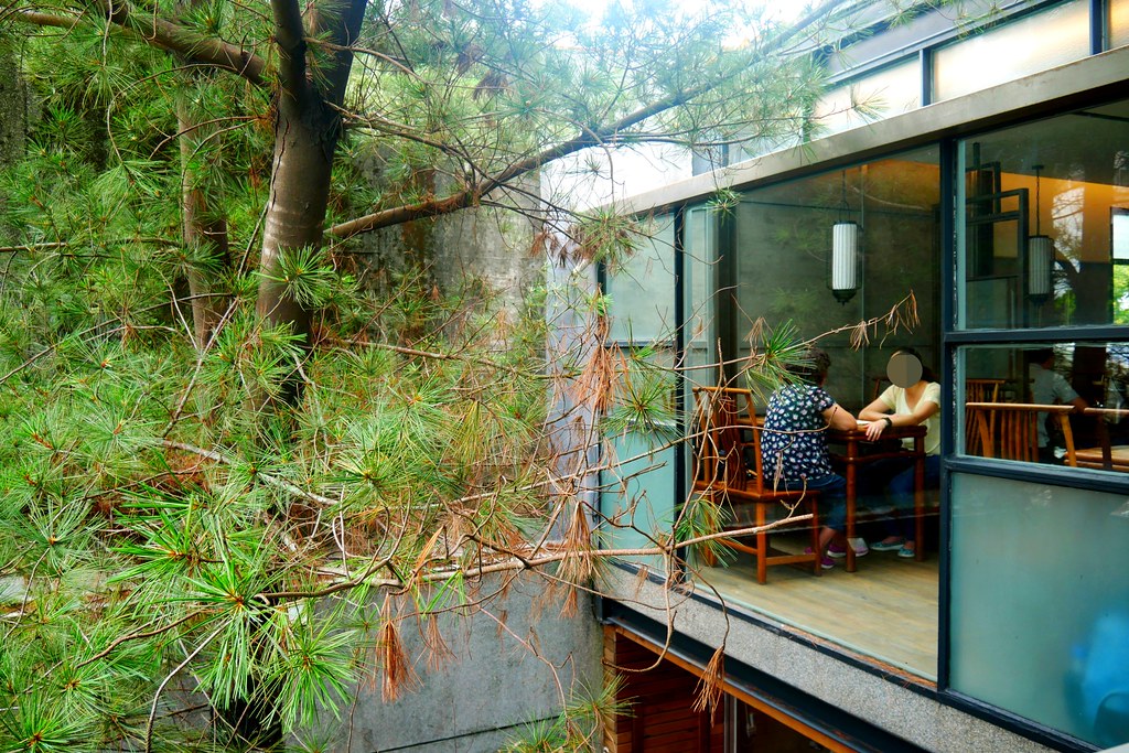 花蓮美食|王記茶舖|花蓮版春水堂之稱的王記茶舖,漂亮的類清水模建築,充滿禪意的中式古典,聊天吃飯的好去趣 @飛天璇的口袋