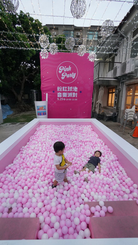 2019創意台中┃台中旅遊:以Better Tomorrow為主題,11個創意主題展間,粉紅球池、摩艾像…IG網美打卡景點 @飛天璇的口袋