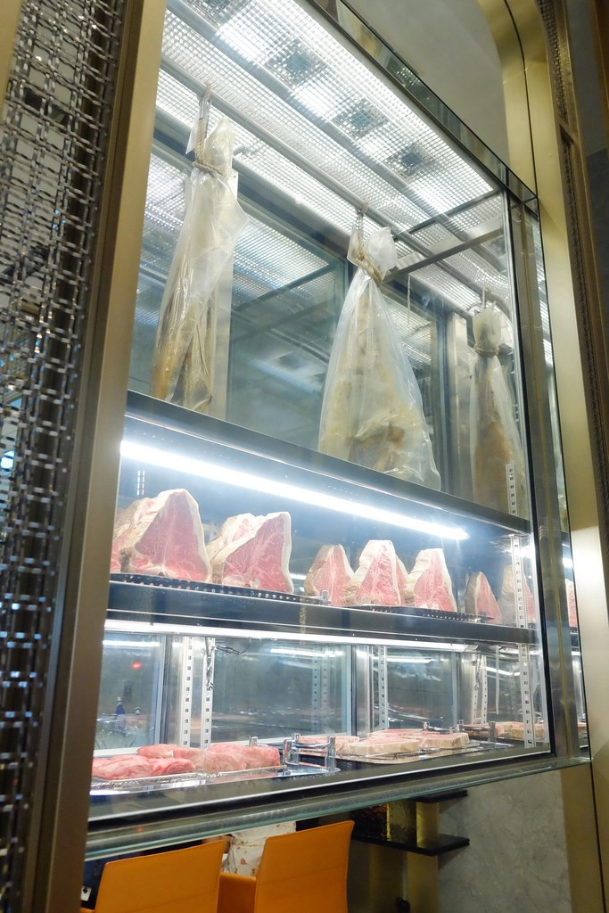 The Wang|台中米其林餐盤推介,28天乾式熟成丁骨牛排 @飛天璇的口袋