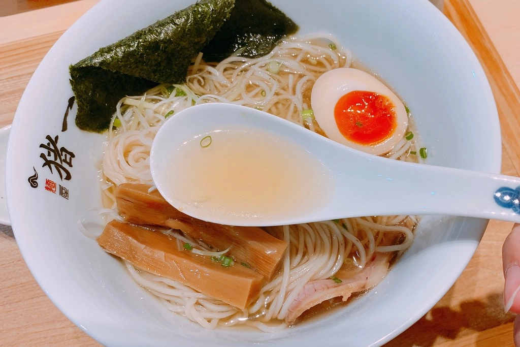 日本京都|豬一拉麵 Inoichi.京都超人氣排隊拉麵,米其林必比登推薦必吃 @飛天璇的口袋