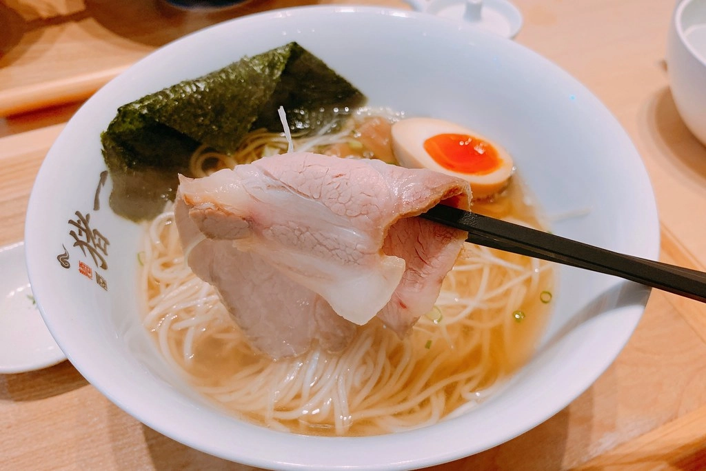 日本京都|豬一拉麵 Inoichi.京都超人氣排隊拉麵,米其林必比登推薦必吃 @飛天璇的口袋